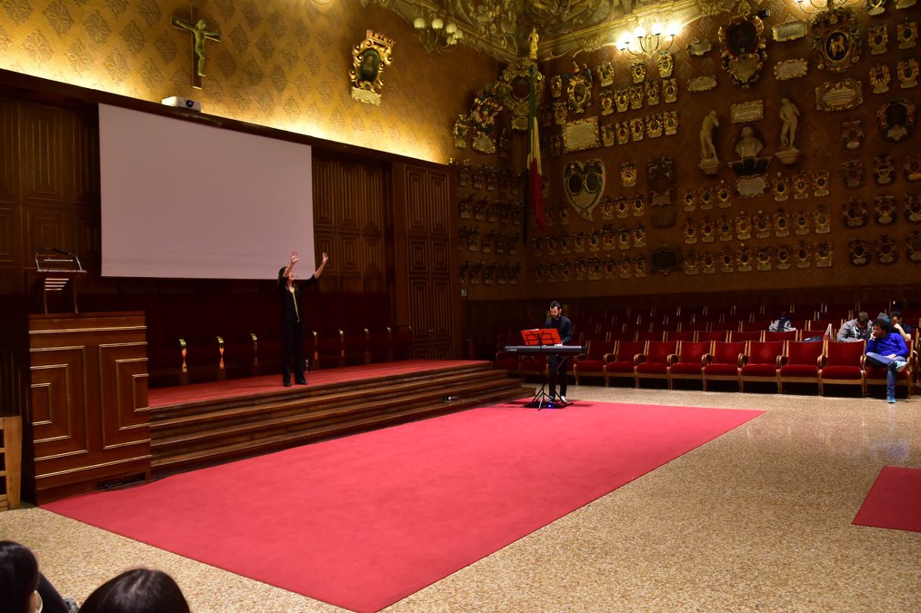 Foto dallo spettacolo teatrale "Elena Cornaro - Per tutte le altre" - Silvia Gualtieri e Gli Enarmonici